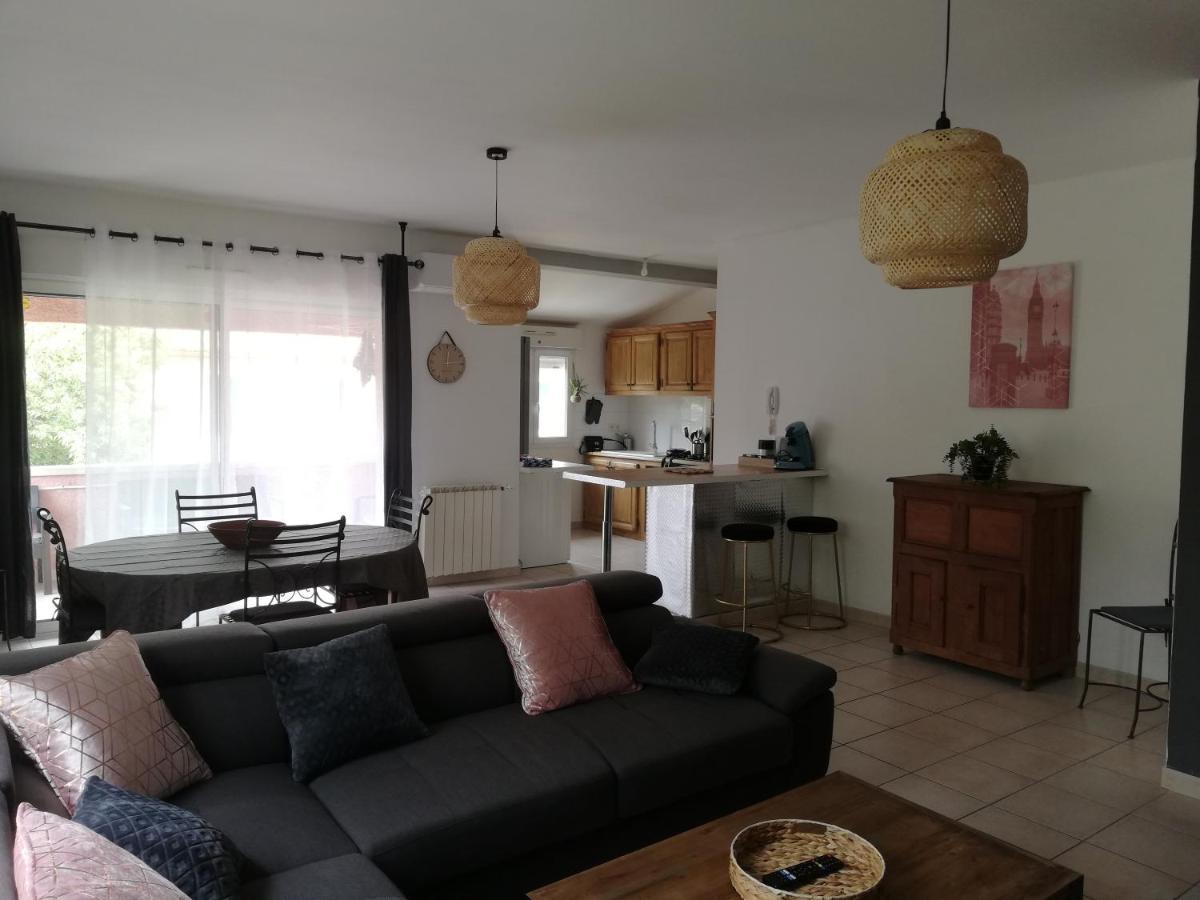 Superbe appartement de 90m2 à Uzes super équipé avec Garage et grand parking privatif Exterior foto